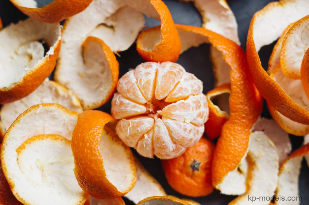 เปลือกส้มโฮมเมด ฤดูไหนก็ผิวโกลว์ได้! ไม่เฉพาะเมื่อเป็นส่วนหนึ่งของอาหารของคุณเท่านั้น แต่ยังใช้กับผิวหนังของคุณโดยตรงอีกด้วย อันที่จริง 