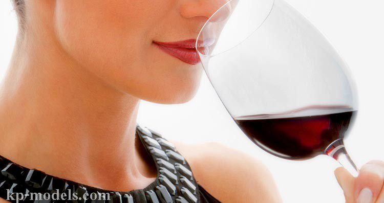 การ ดื่มไวน์แดงอาจช่วยให้คุณลดน้ำหนักได้ คุณอาจเคยได้ยินมาว่าถ้าคุณต้องการลดน้ำหนัก คุณต้องเลิกดื่มเหล้า หลีกเลี่ยงอาหารที่มีแคลอรีสูง 