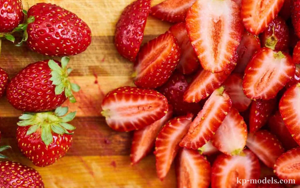 Strawberry อาจให้ประโยชน์ต่อสุขภาพมากมาย รวมถึงประโยชน์ต่อต้านการอักเสบสำหรับคุณและผิวของคุณ พวกเขายังดีต่อสุขภาพ