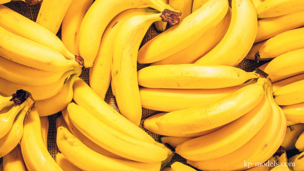 โภชนาการกล้วย กล้วยถือเป็นหนึ่งในผลไม้ที่หาได้ทั่วไปทั่วโลก จัดอยู่ในประเภทพฤกษศาสตร์เป็นผลไม้เล็ก ๆ ซึ่งมีคุณค่าทางโภชนาการ กล้วยเติบโต