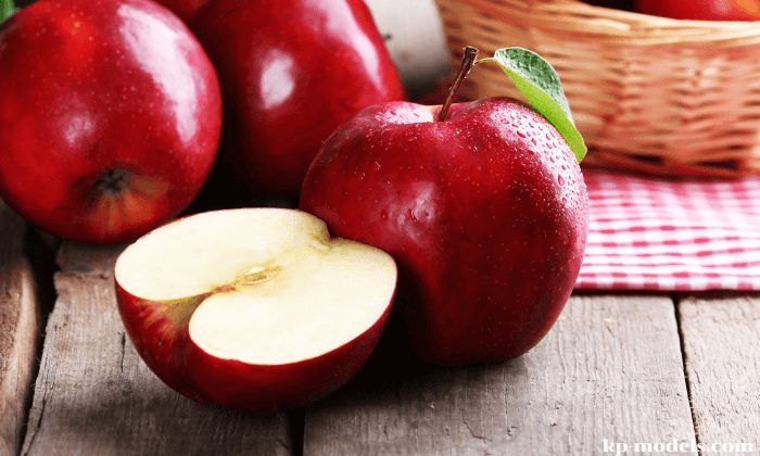 ข้อมูลโภชนาการของแอปเปิ้ล แอปเปิ้ลขนาดกลางหนึ่งลูก (200 กรัม) ให้แคลอรี่ 104 แคลอรี่โปรตีน 0.5 กรัมคาร์โบไฮเดรต 27.6 กรัมและไขมัน 0.3 กรัม 