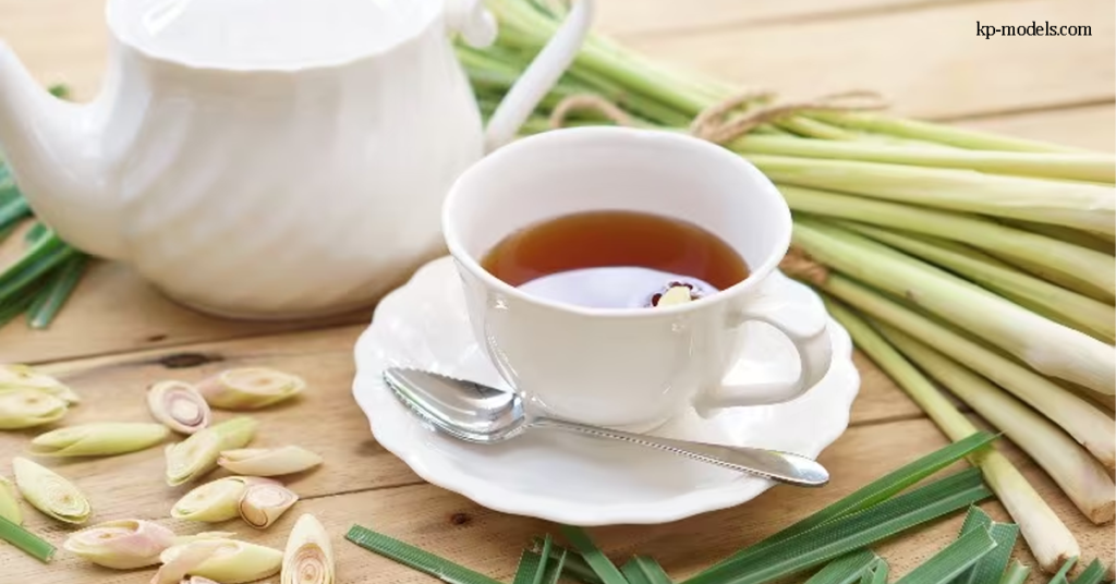 ประโยชน์ต่อสุขภาพของชาตะไคร้ ชาตะไคร้น่าจะเป็นชาที่รู้จักกันดีที่สุดจากเอเชียใต้ โรงงานตะไคร้ขยายตัวในอินเดียและเอเชียที่แปลก
