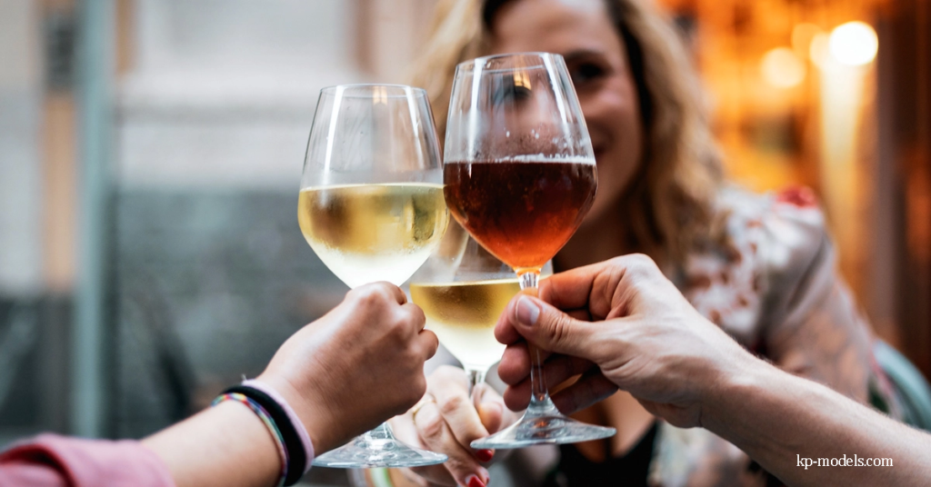 3 ประโยชน์ที่เกี่ยวข้อง กับสุขภาพของไวน์ ไวน์เป็นเครื่องดื่มพิเศษในหลายๆ โอกาสตั้งแต่ไหนแต่ไรมา โดยส่วนใหญ่มาจากรสชาติที่หอม