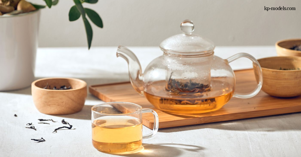 ประโยชน์ของชาเขียว ชาเขียวเป็นเครื่องดื่มที่นิยมในเอเชียตะวันออกเมื่อหลายศตวรรษก่อน เนื่องจากมีประโยชน์ต่อสุขภาพจึงกลาย